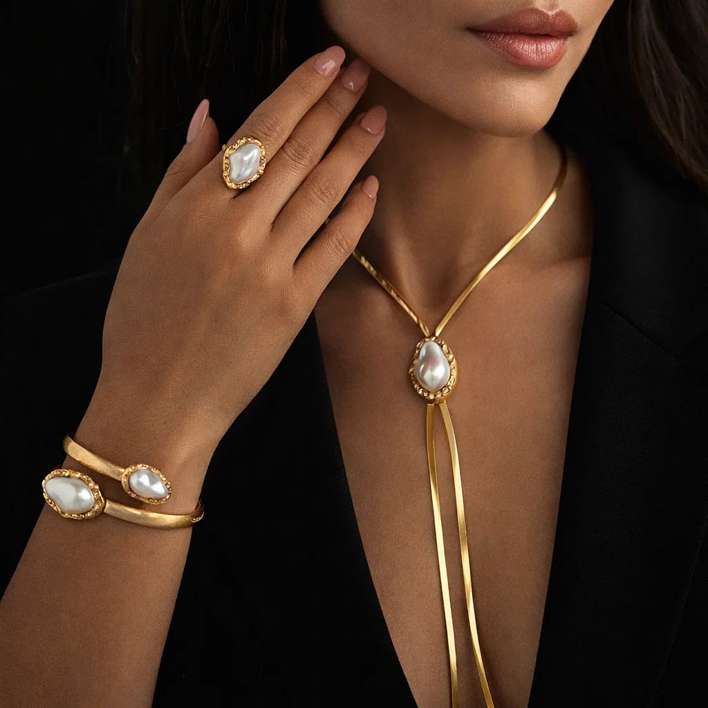 Clarendon Pearl Set
